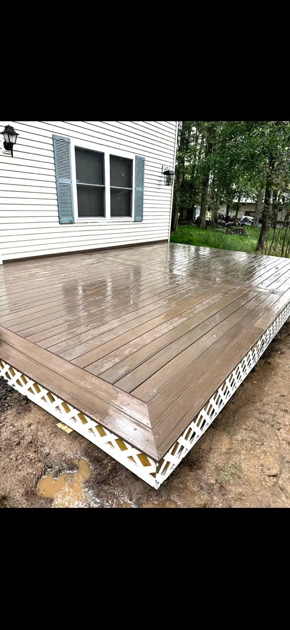 Finished deck corner with railing