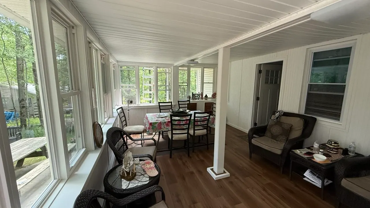 Enclosed porch screen room